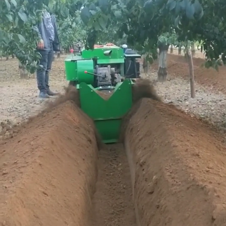2018新一代果园挖沟施肥机